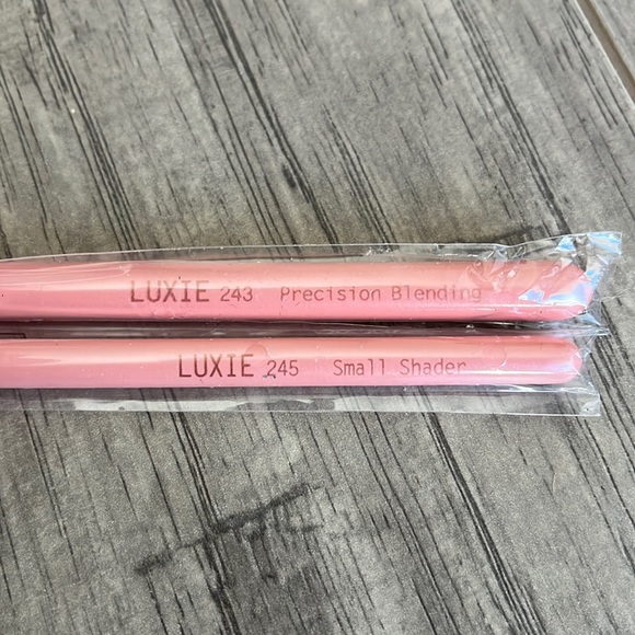 Set of 3 Luxie Brushes - Picture 3 of 4